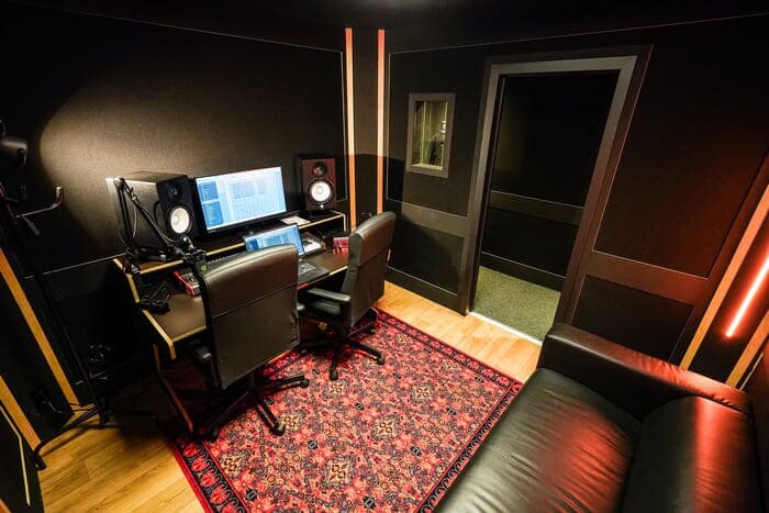 studio d'enregistrement avec cabine vocale