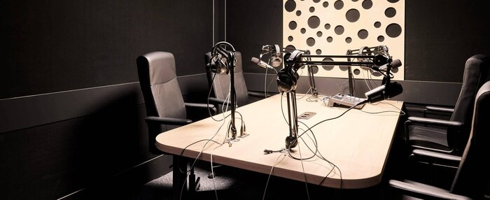 Fully equipped podcast studio at Plug The Jack in brussels