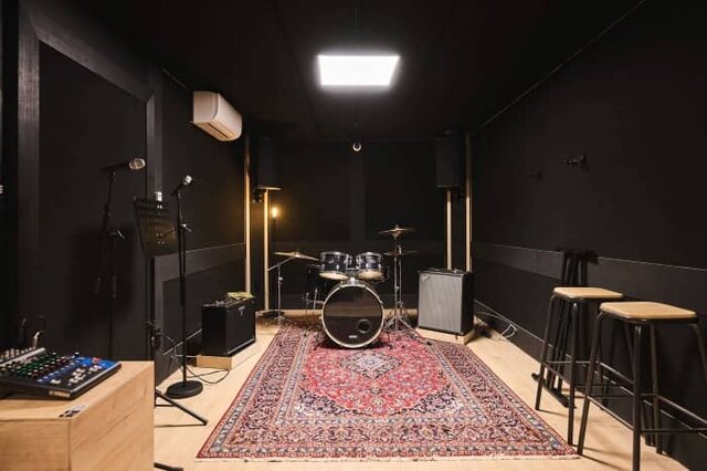 DJ performing at Plug The Jack music studios in Brussels